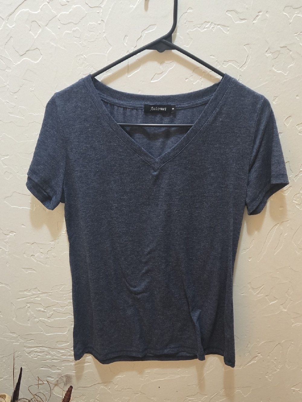 Autumnz Women's Short Sleeve V-Neck Tee in Heather Navy